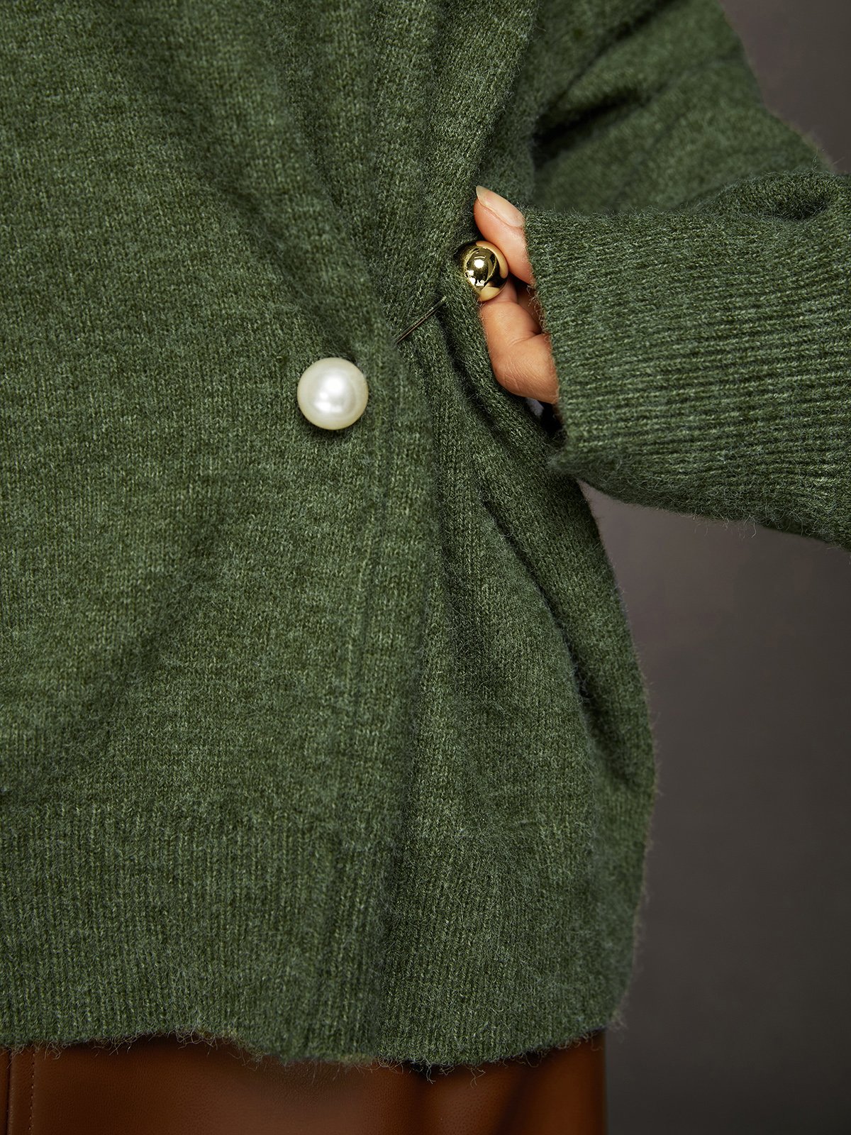 Plain Urban V Neck Sweater with Pearl Pin