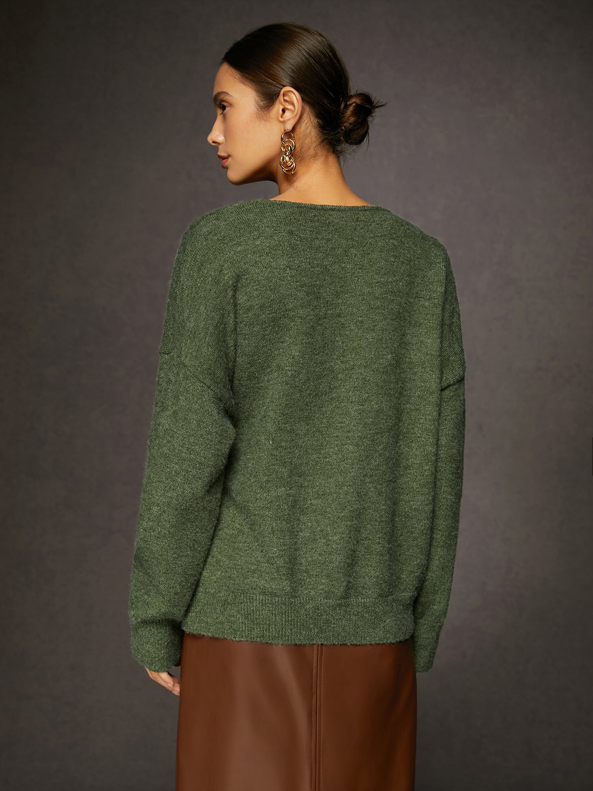 Plain Urban V Neck Sweater with Pearl Pin