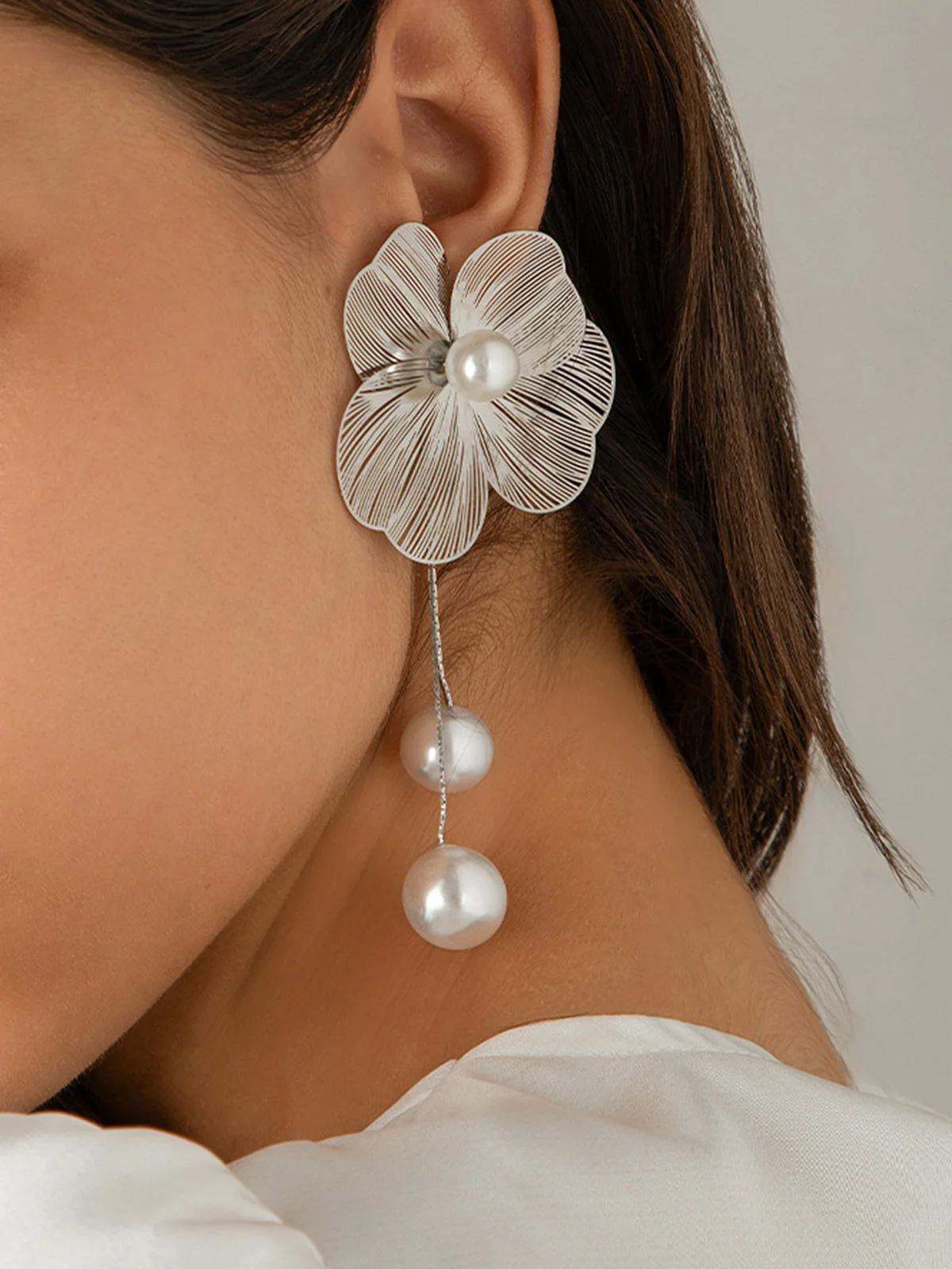 1pair Elegant Hollow Out Flower Imitation Pearl Tassel Earrings