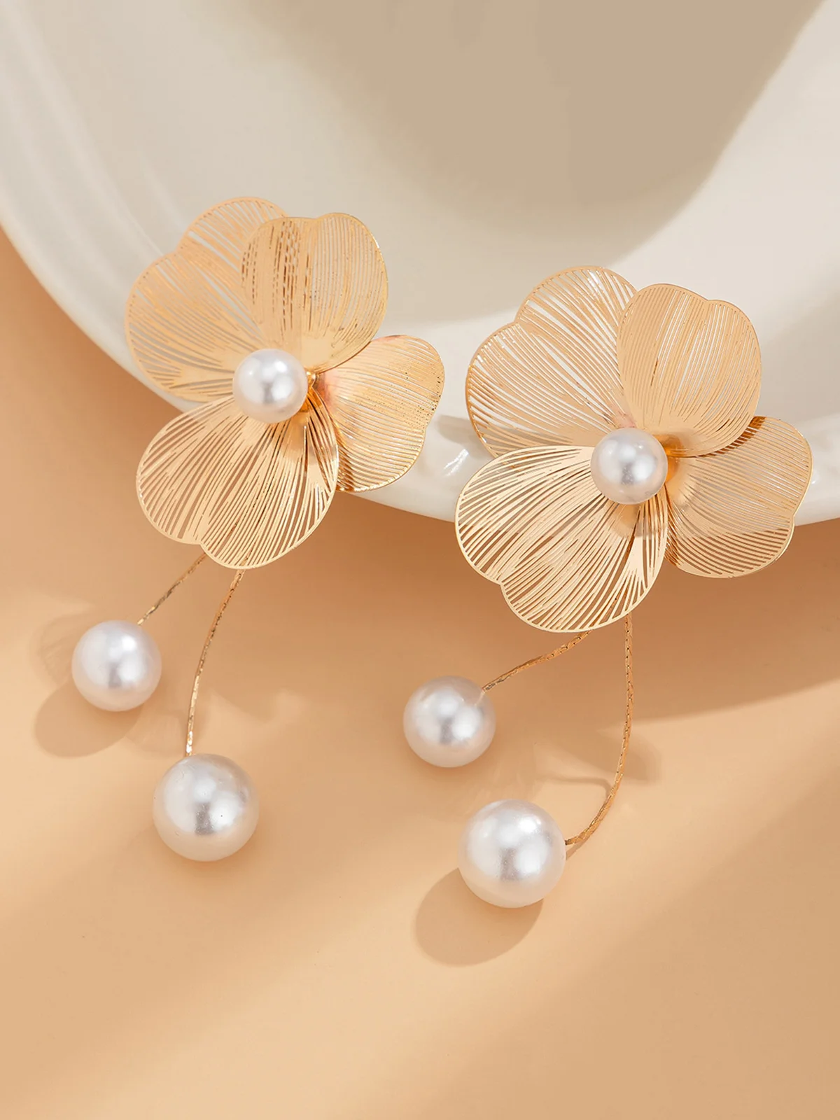 1pair Elegant Hollow Out Flower Imitation Pearl Tassel Earrings