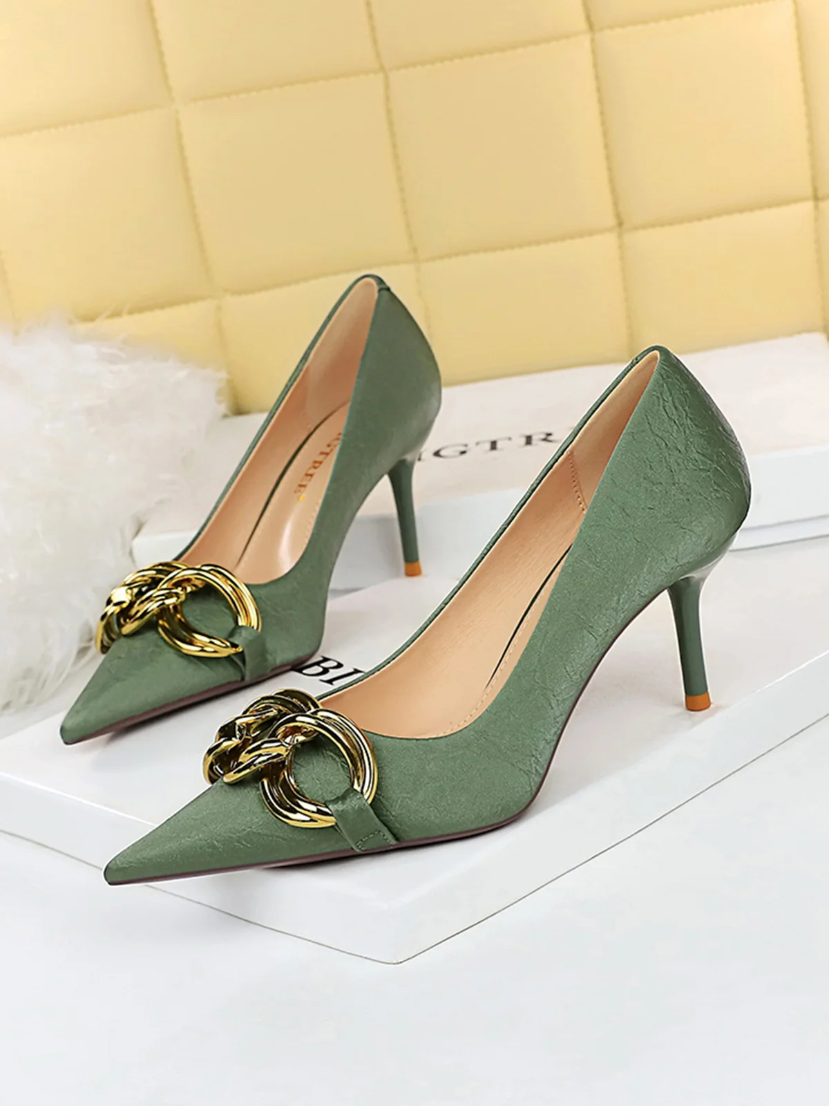 Minimalist Metal Chain Decor Stiletto Heel Pumps