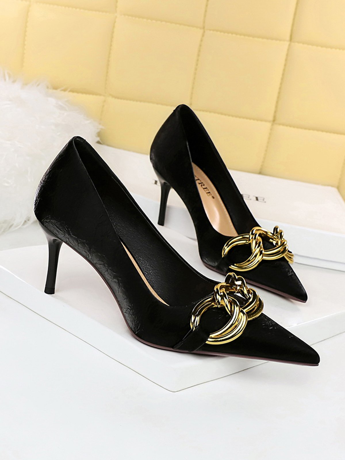 Minimalist Metal Chain Decor Stiletto Heel Pumps