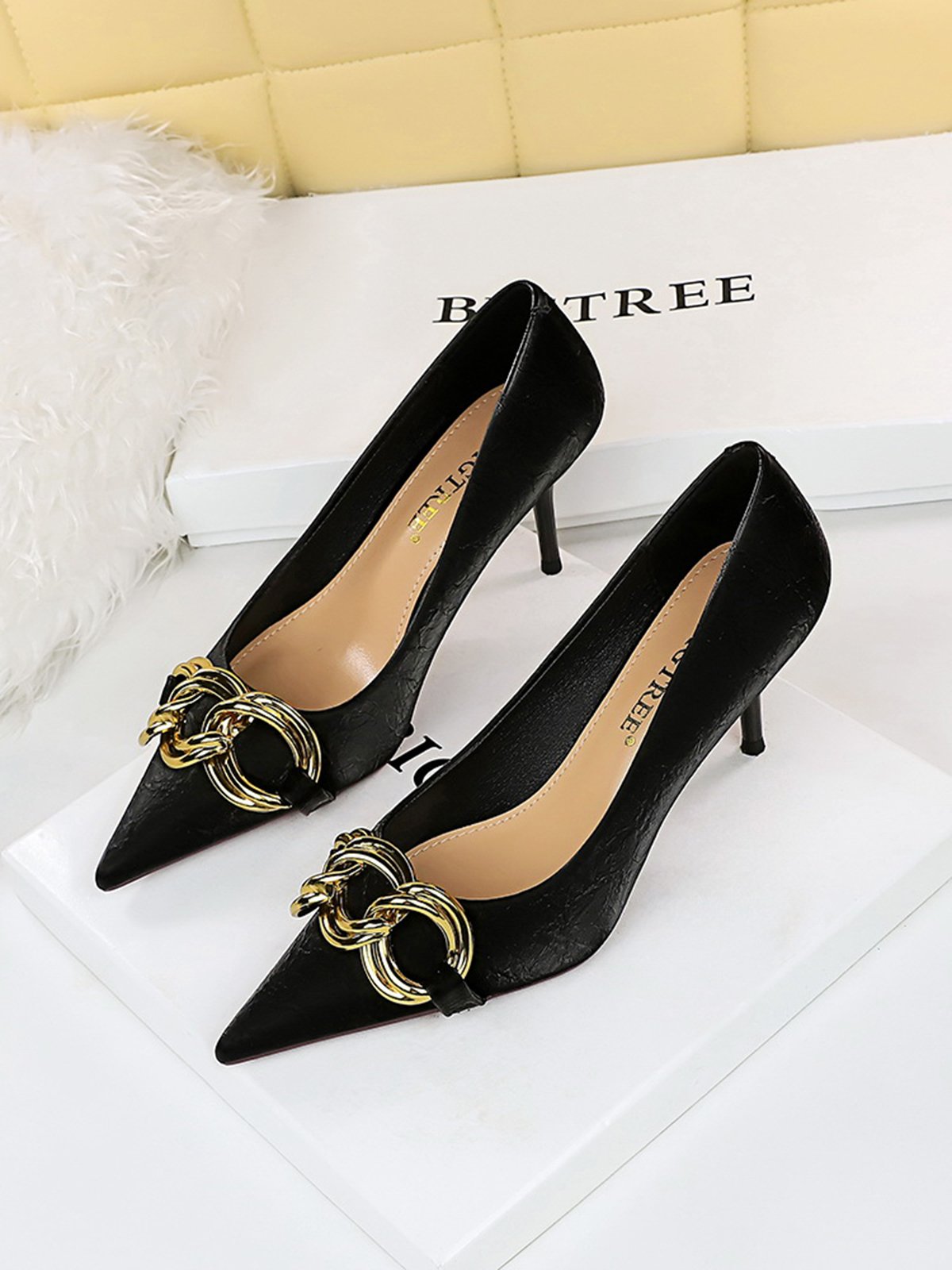 Minimalist Metal Chain Decor Stiletto Heel Pumps