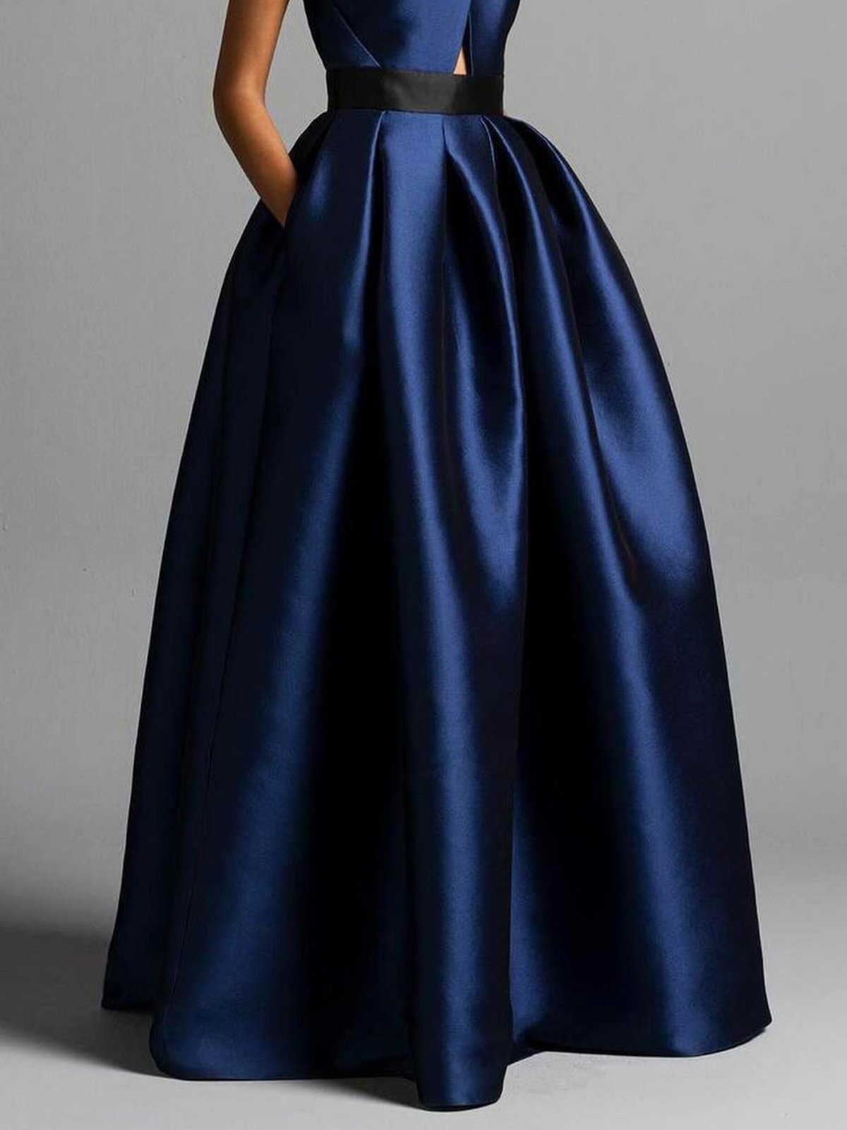 Elegant Pockets Halter Regular Fit Plain Maxi Dress