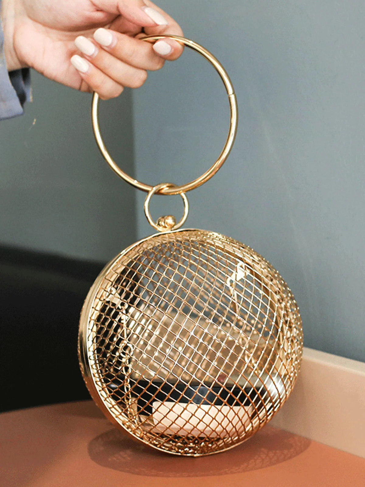 Metal Hollow Round Evening Handbag Spherical Mesh Crossbody Bag