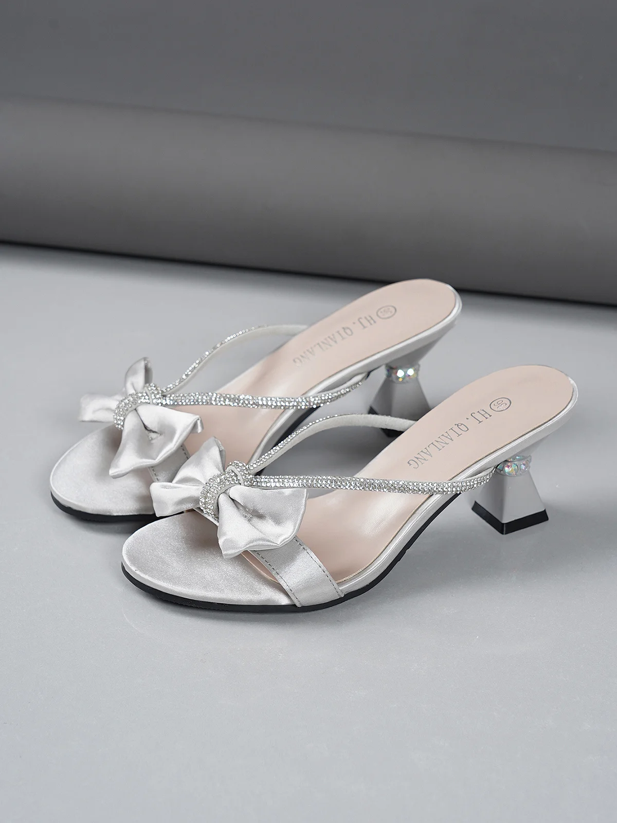 Elegant Bowknot Rhinestone Satin Pyramid Heeled Mule Sandals