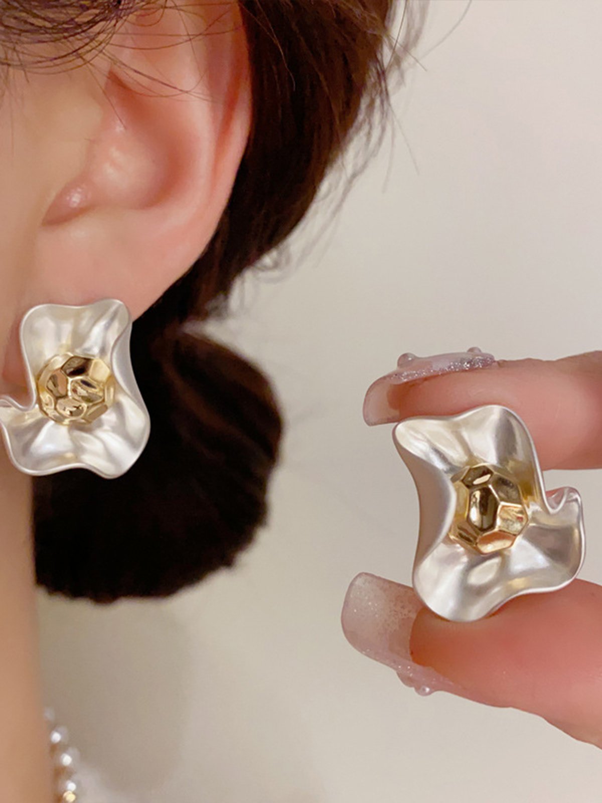 Daily Elegant Floral Stud