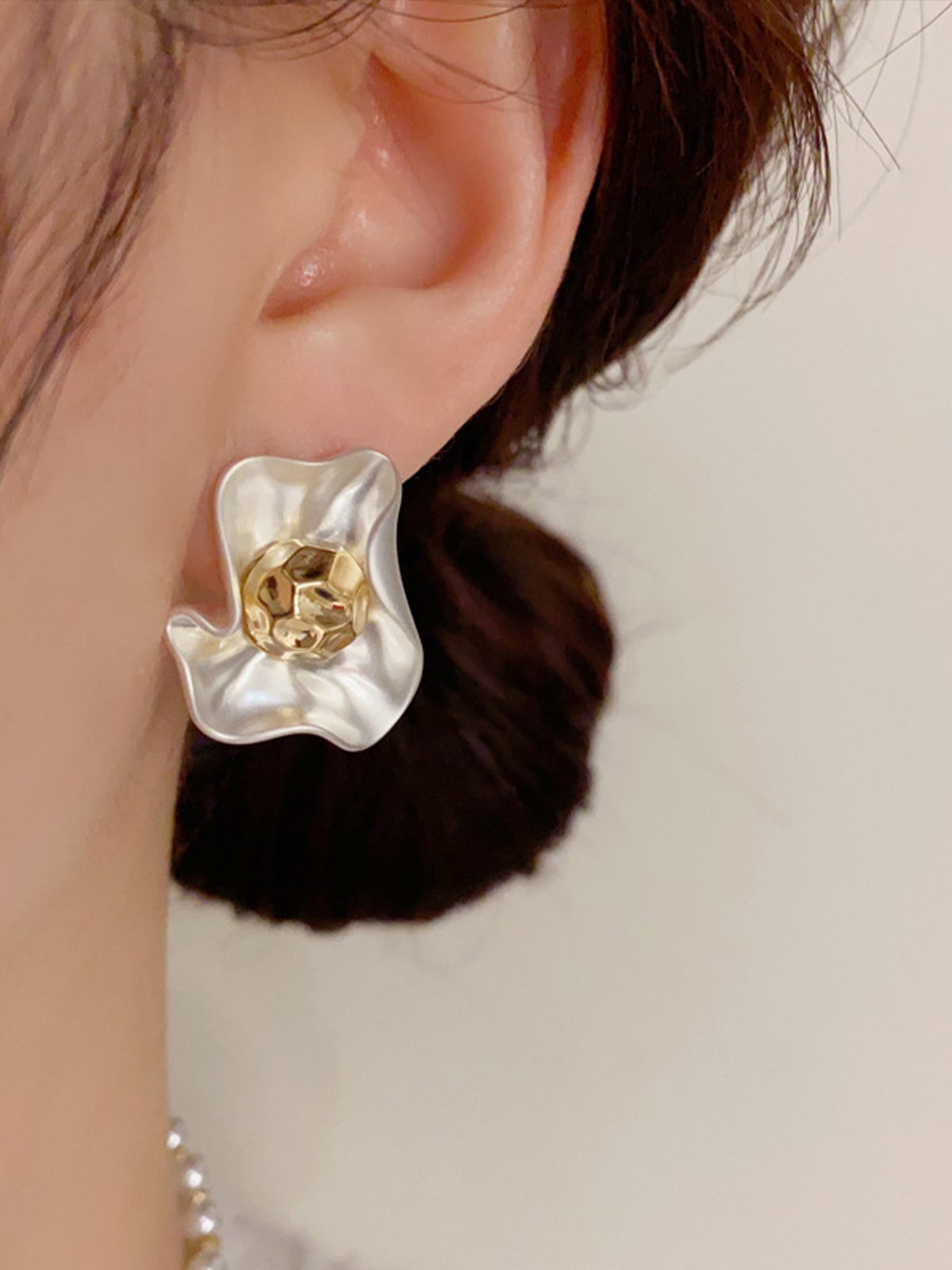 Daily Elegant Floral Stud