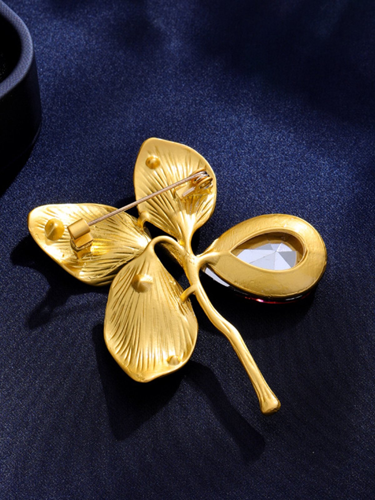 Daily Elegant Floral Brooch