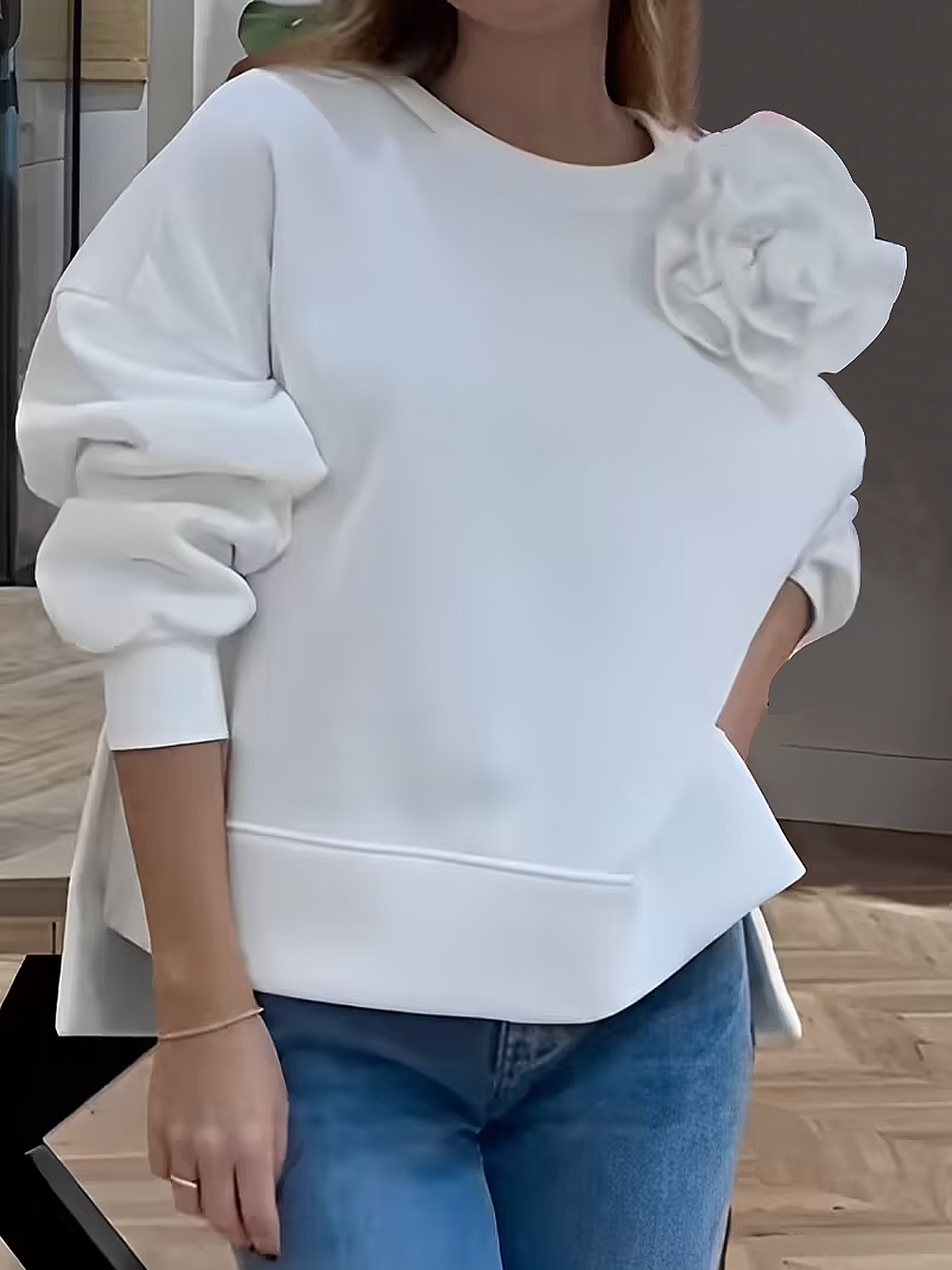 Micro-Elasticity Loose 3D Floral Regular Sleeve Casual Long Sleeve Sweatshirt With Brooch