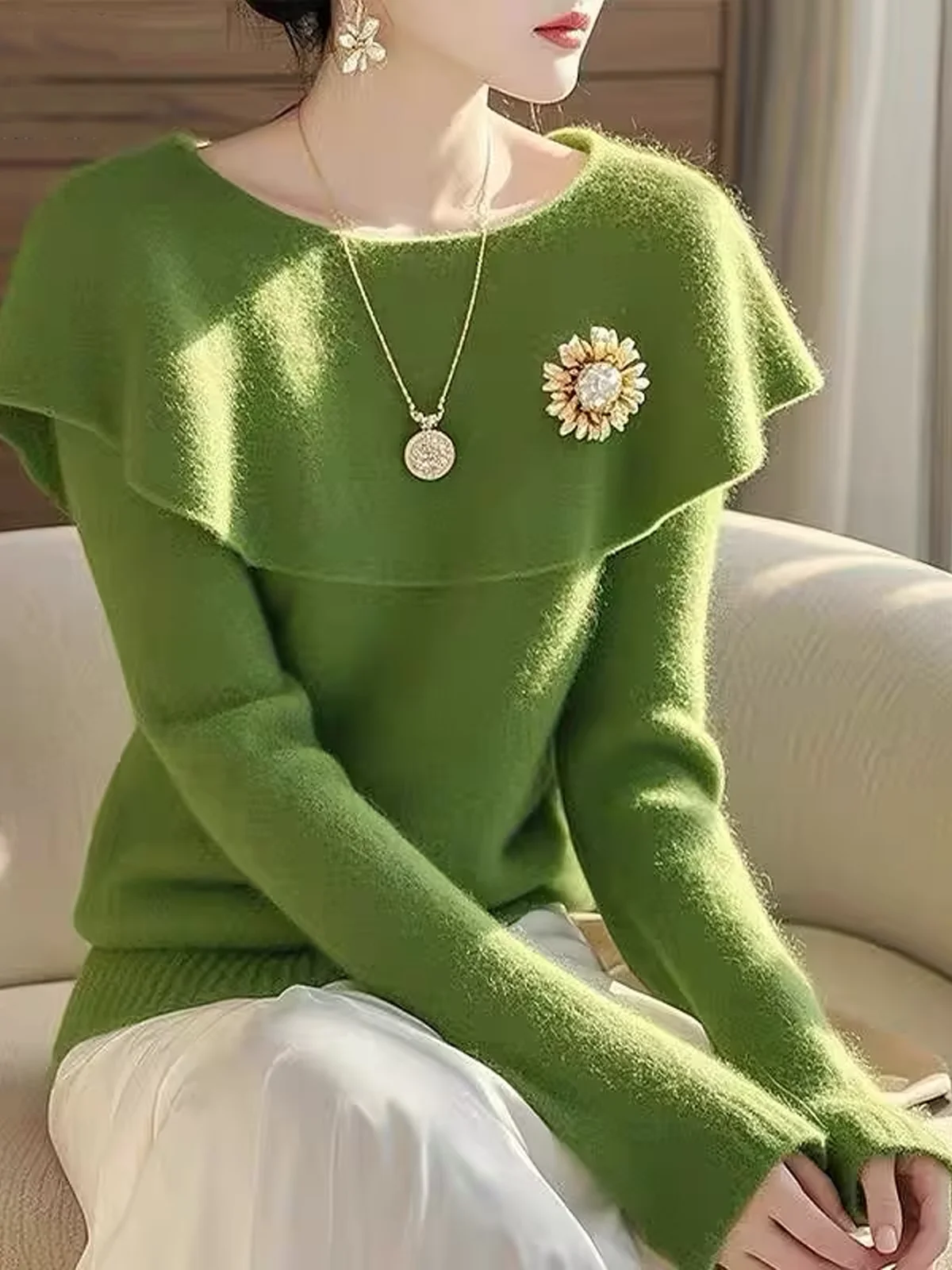 Loose Elegant Sweater With Brooch