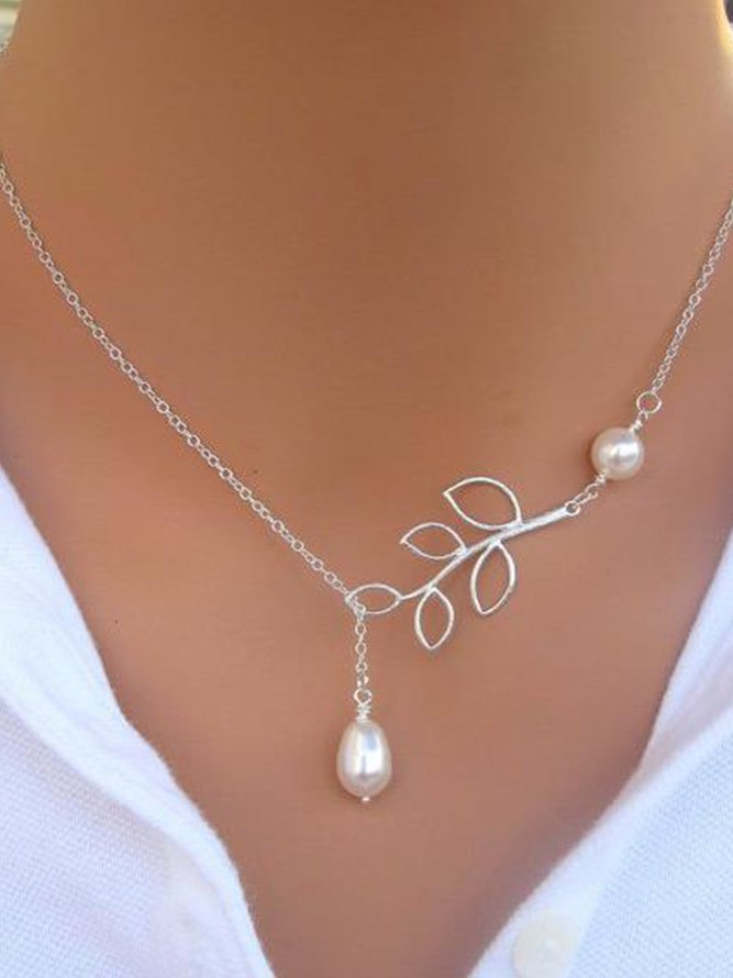 Fashion Imitation Pearl Leaf Shaped Necklace