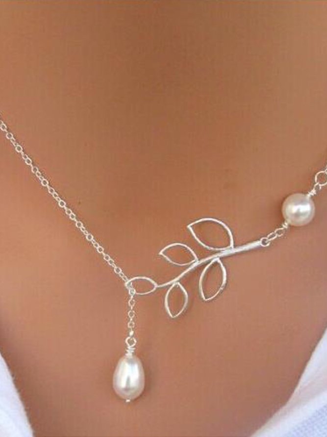Fashion Imitation Pearl Leaf Shaped Necklace